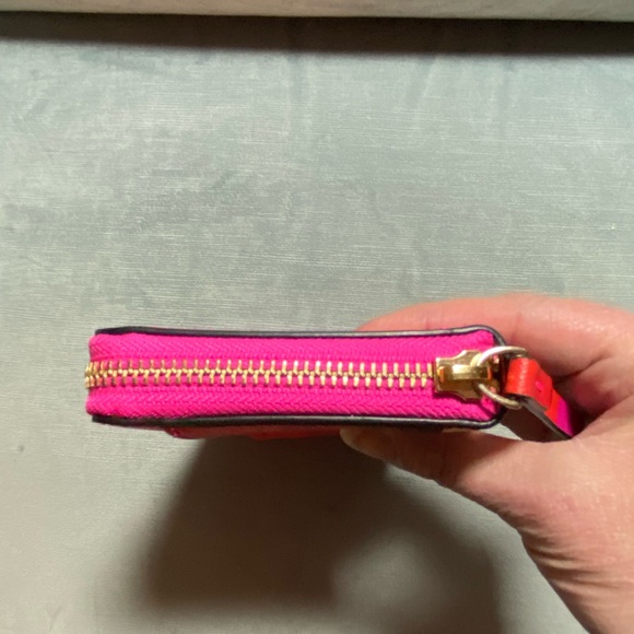 Kate Spade long bright stripe zip around wallet, EUC 8”x4”x1”, much storage - Picture 8 of 17